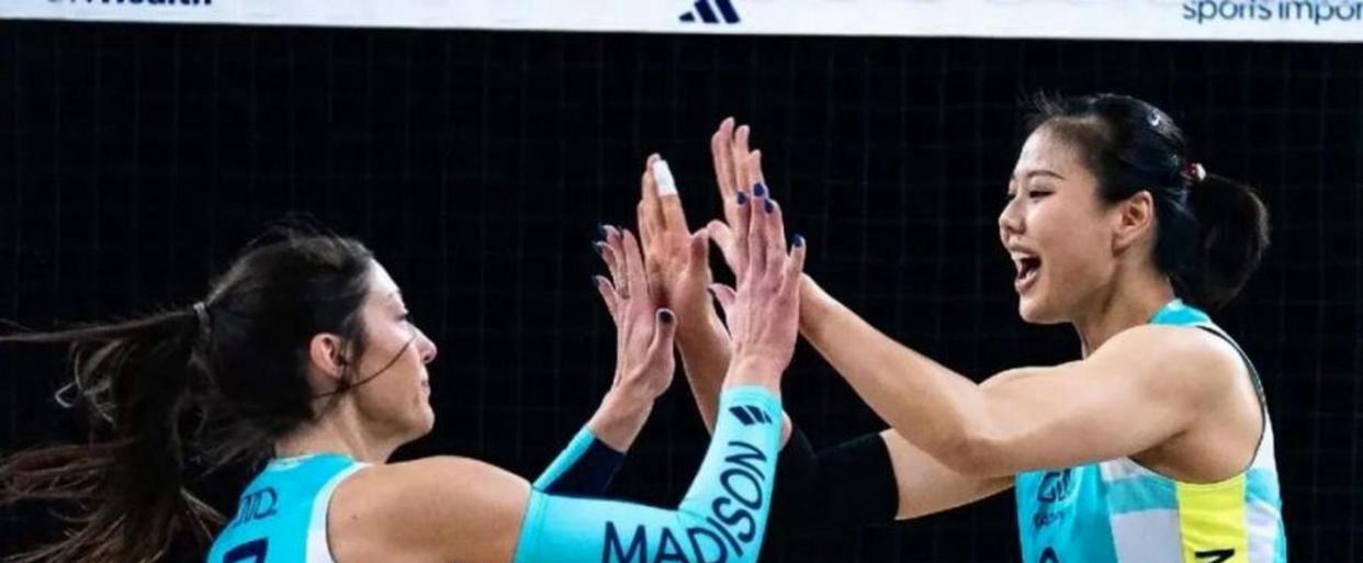 龚翔宇一上场就直接15分把对手摁死！
说好适应期呢？22扣12中，0失误0被拦