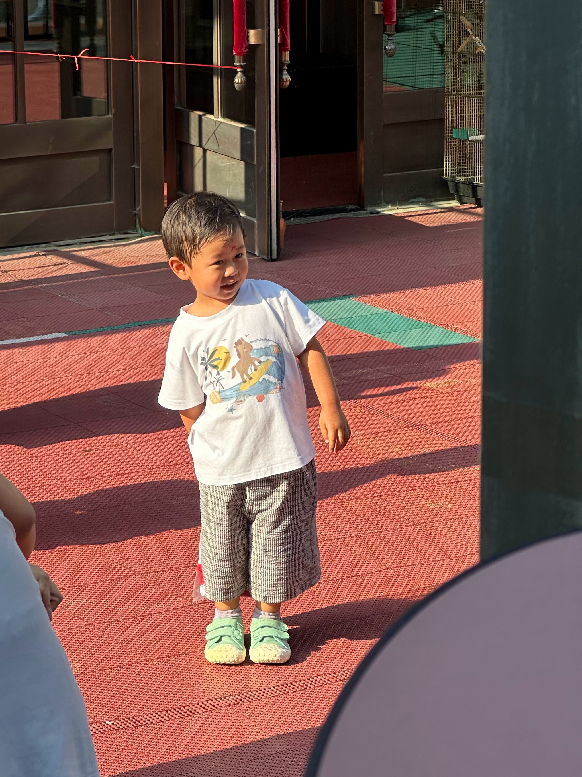 恭迎小帅洗头归来。老师说出汗太多了篮球服湿了就换了一套
