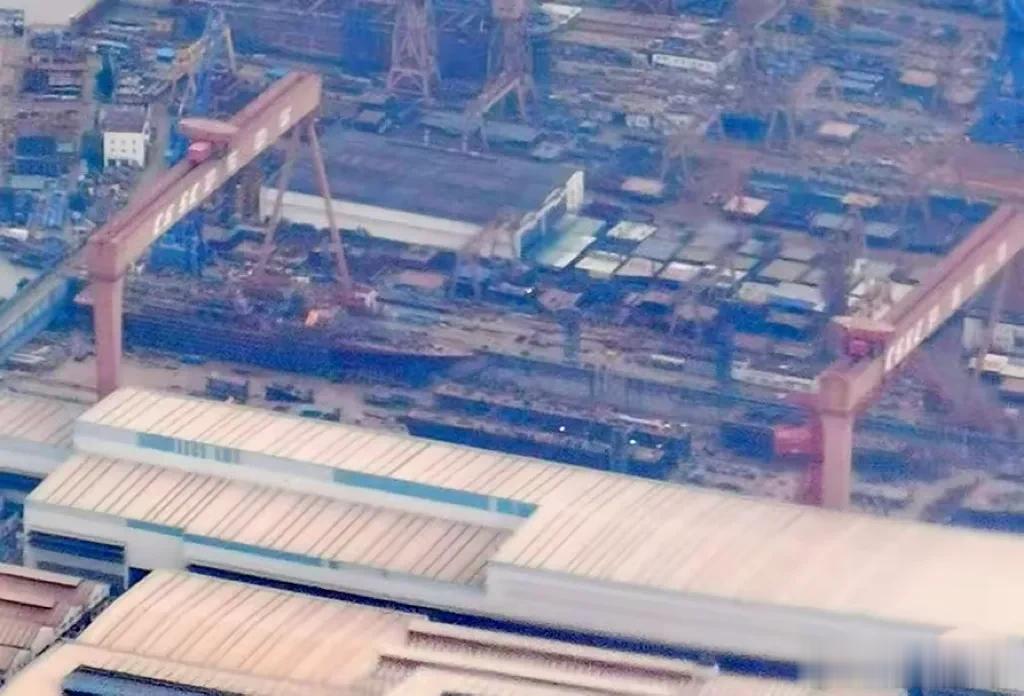 改进型第2批次075A型两栖船坞攻击舰开建，也有可能是076型！将开启第二轮下饺