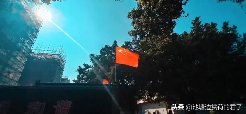 用“国泰民安”形容祖国的强大再合适不过。如今，咱们祖国社会稳定，老百姓生活有滋有