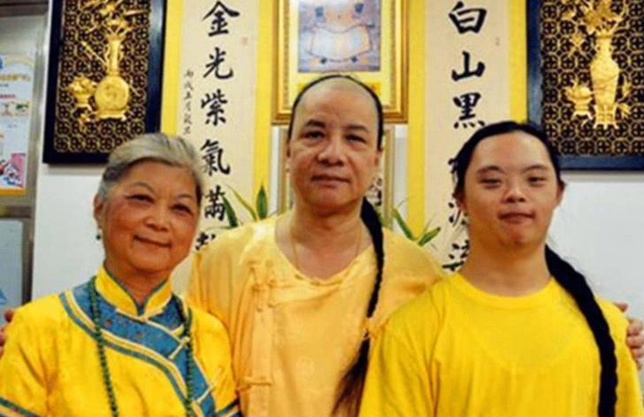 “把故宫还给我家！”2005年春运高峰，广州火车站人山人海，一名男子突然当众大闹