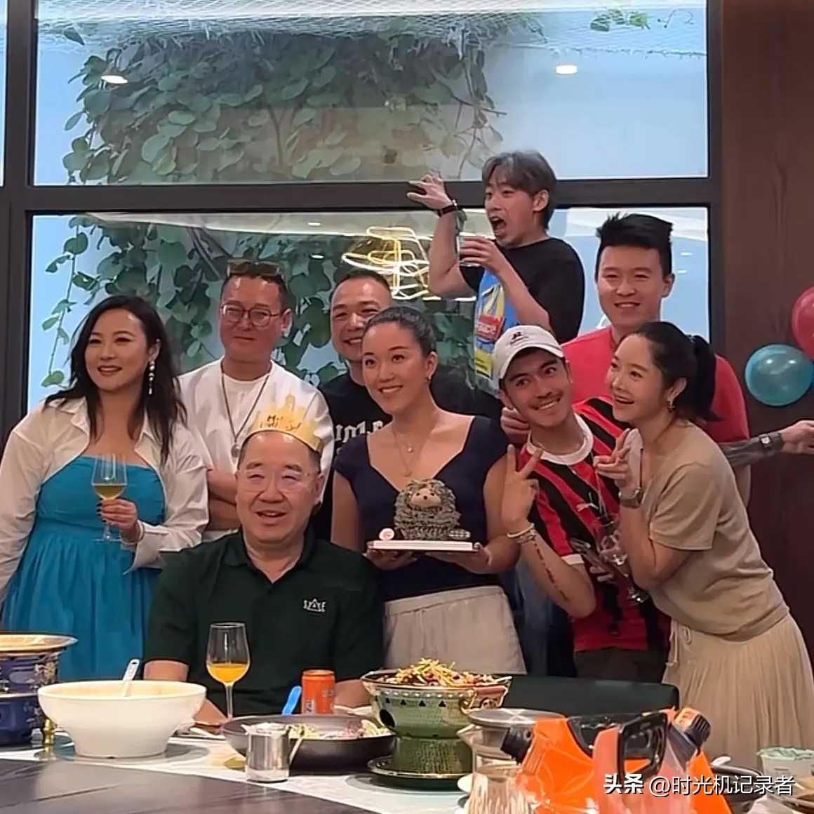 英达根本不需要巴图，不是薄情是缘分已经尽了，英达66岁生日，身边真心祝福陪伴的人