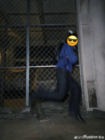 赵丽颖站姐发了张极感谢赵丽颖老师站姐的支持，张极这位新兴男歌手，未来一定会带给我