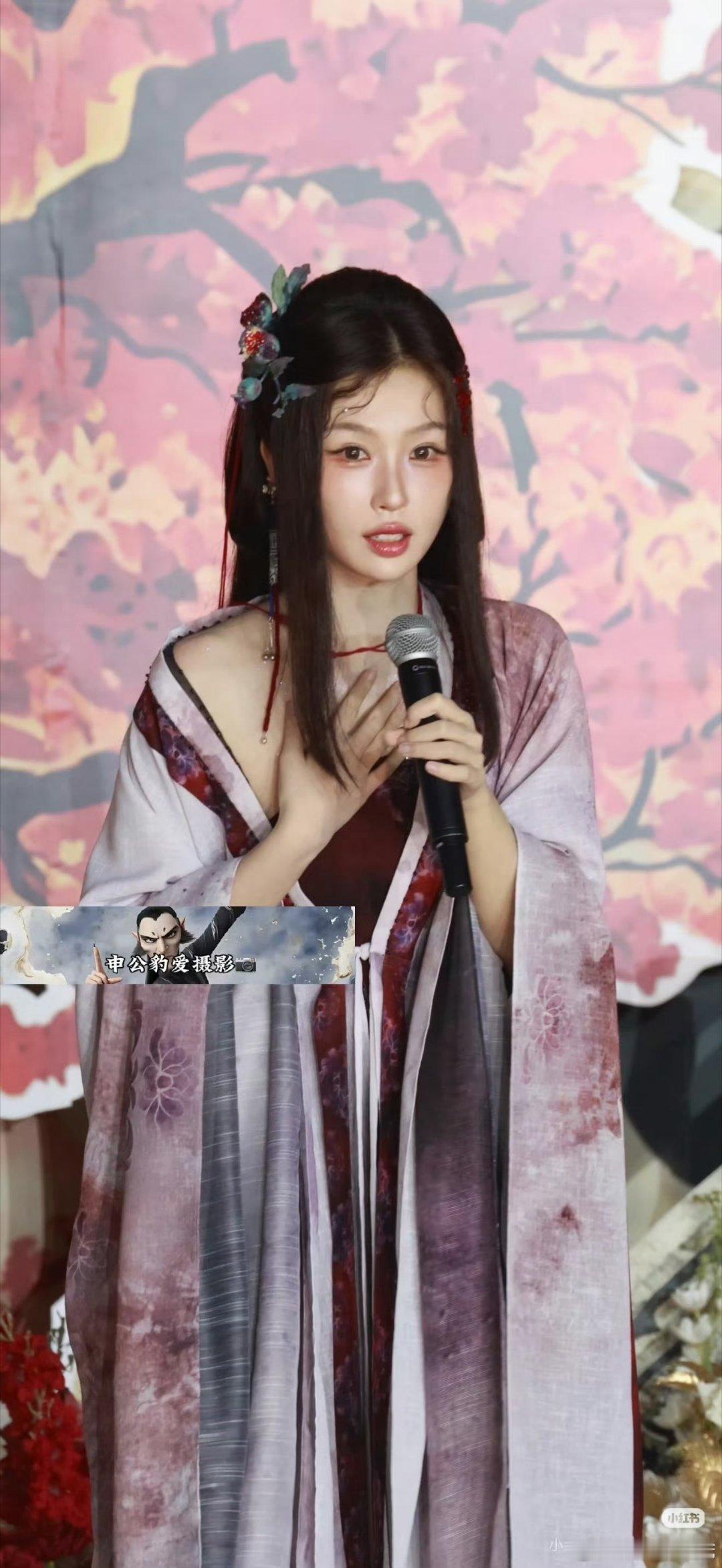 虞书欣侯明昊念相思开机路透  额的神穿了岳雨婷的衣服。 
