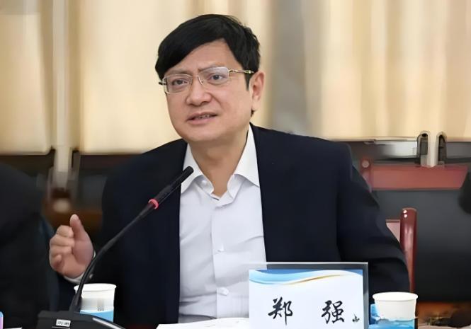 我国最“不靠谱”的三位专家，公开在央视“忽悠”人，却爆火28年

央视军事节目里