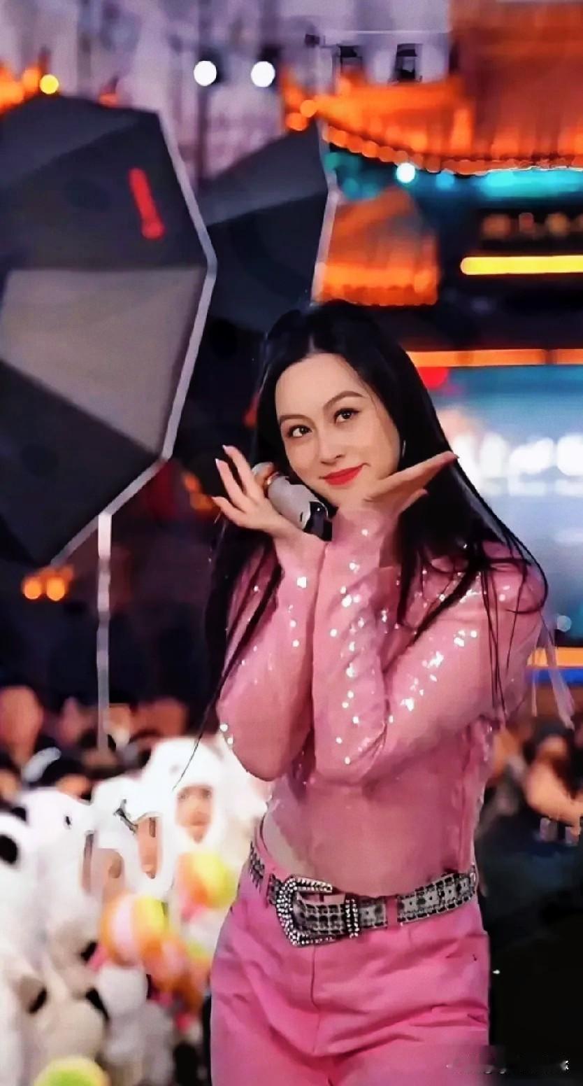 4000万粉丝的大网红，说凉就凉，这事儿看得人后背发凉。

唐艺直播间那断崖式的
