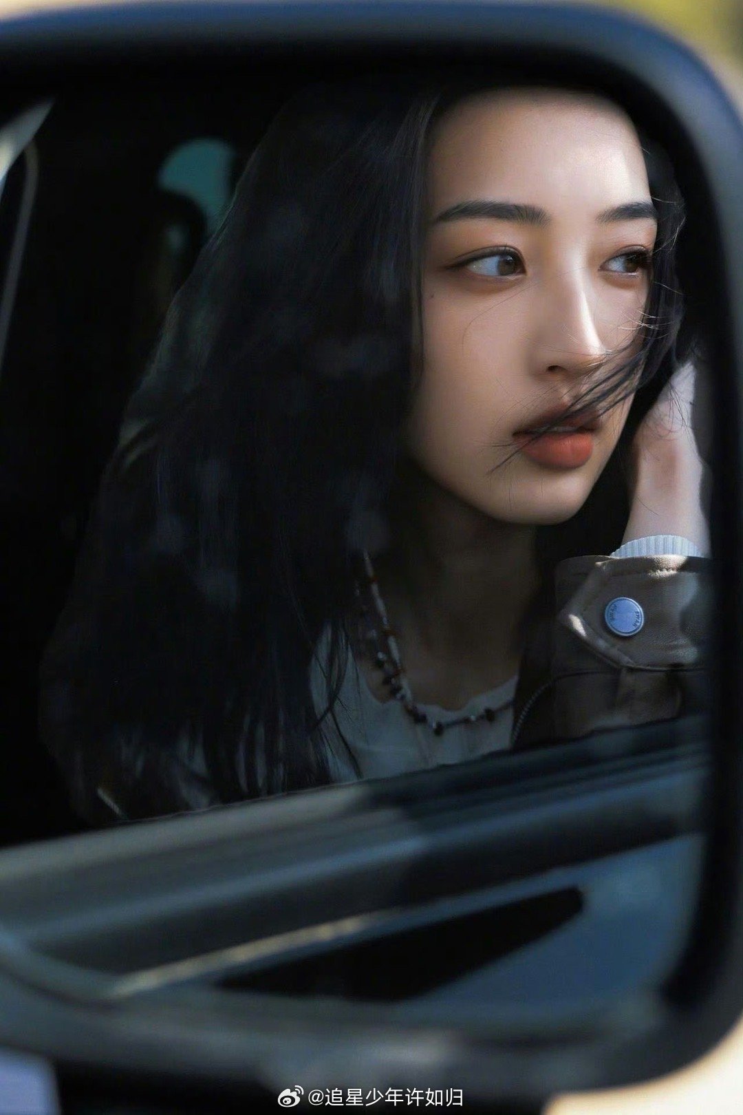 邓恩熙 沙漠玫瑰 邓恩熙这组沙漠玫瑰大片太惊艳了！完美的野生感造型，完全展现了野