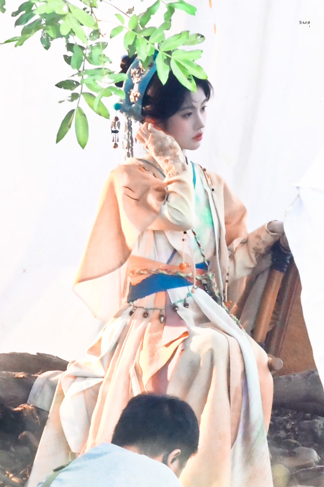 jjy鞠婧祎万花世界 jjy鞠婧祎苏绿夏 “玫瑰之所以是玫瑰，是风与光的眷顾，更