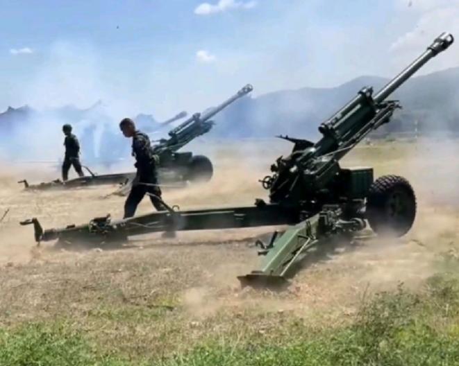 泰国的火炮轰得这么狠，是因为他们嗅到了最危险的信号：大国的雷达关机了。以前打狗还