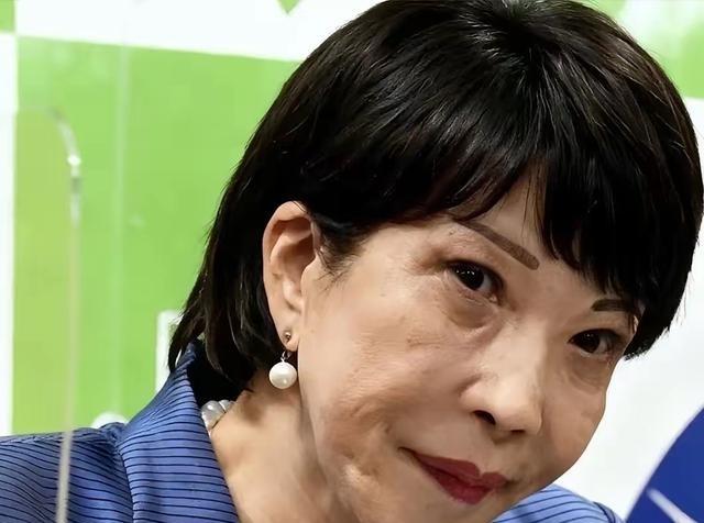 对于中方的警告，高市早苗置若罔闻。卢克文工作室在头条发文称“高市早苗不像一国首相