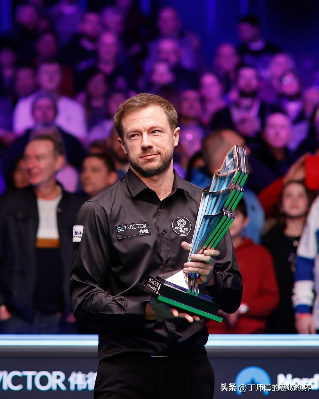 斯诺克威尔士公开赛半决赛战况：
巴里·霍金斯 6-4 吴宜泽
吴宜泽开局远台手感