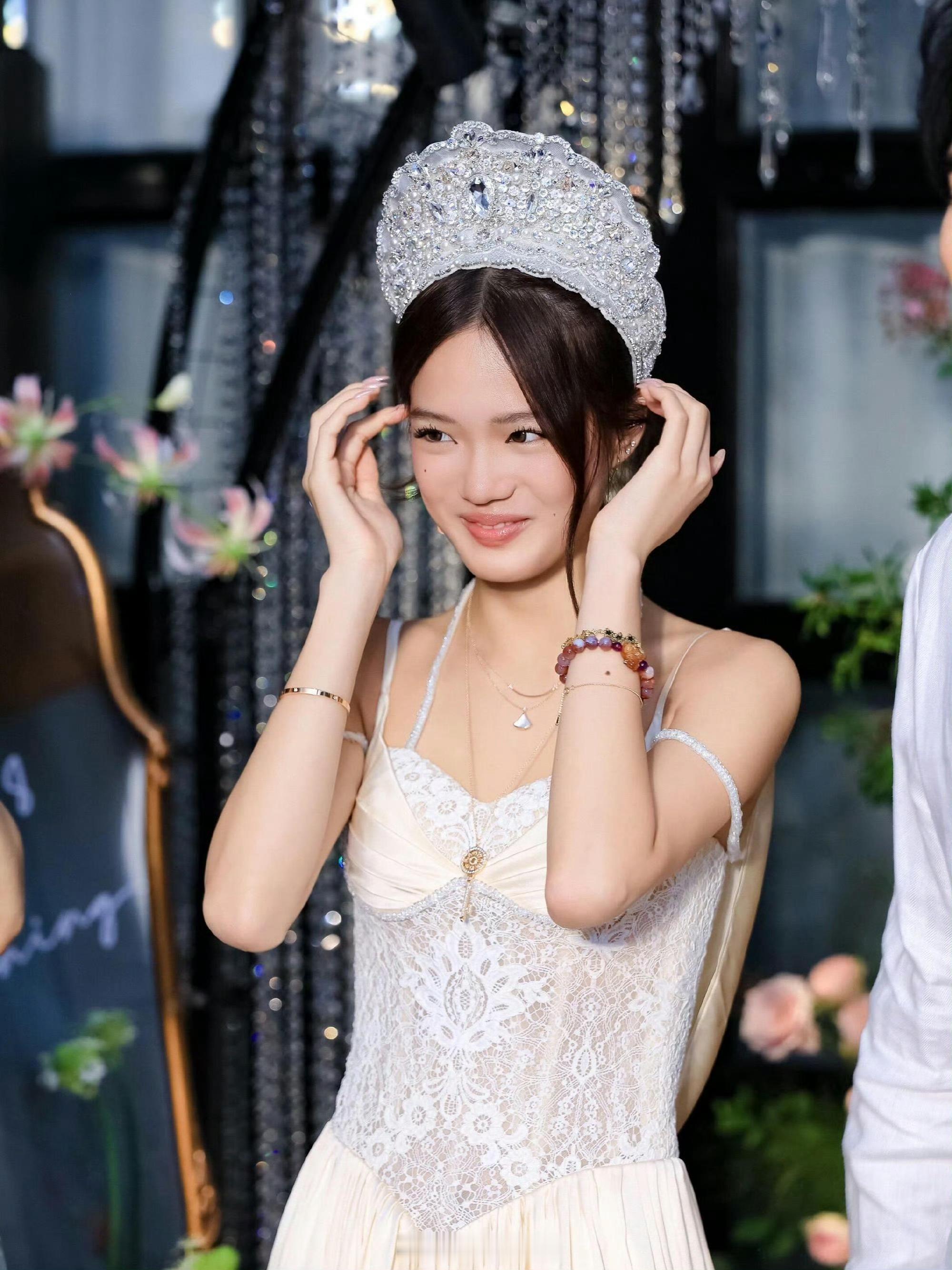 钟丽缇女儿Jaden18岁了，别人的18岁安安静静长大，星二代的成年全程直播。瘦