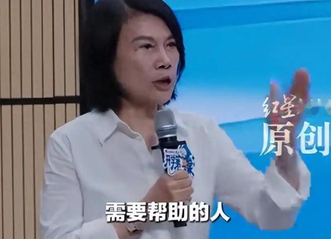 董明珠:那天有个学生喊我奶奶，我很不开心。

72岁的董明珠站在格力技工学校的讲
