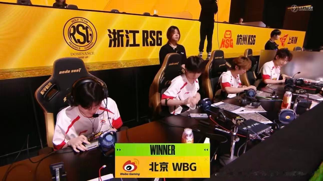 WBG沙漠吃下一鸡 WBG沙漠赛场通力协作，顺利拿下吃鸡，全队状态重回巅峰！ 