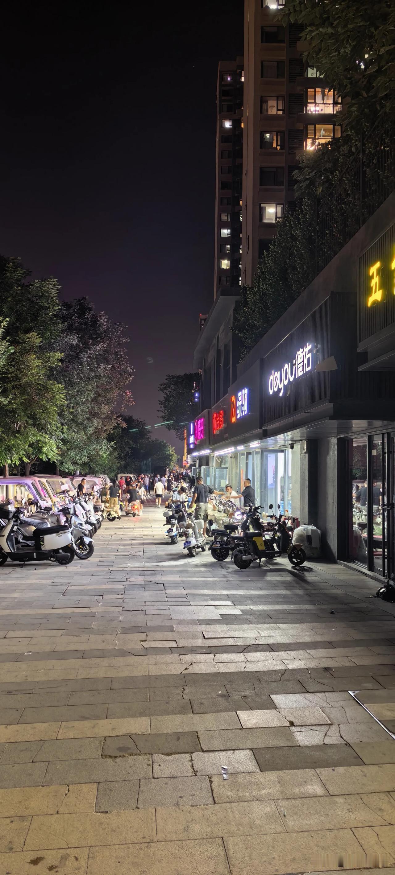 继西安个别店铺推出6块钱的肉夹馍之后，我发现很多商业也都开始了降价营销。就比如说