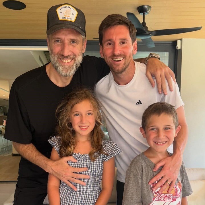 梅西在罗萨里奥和粉丝。足球世界杯