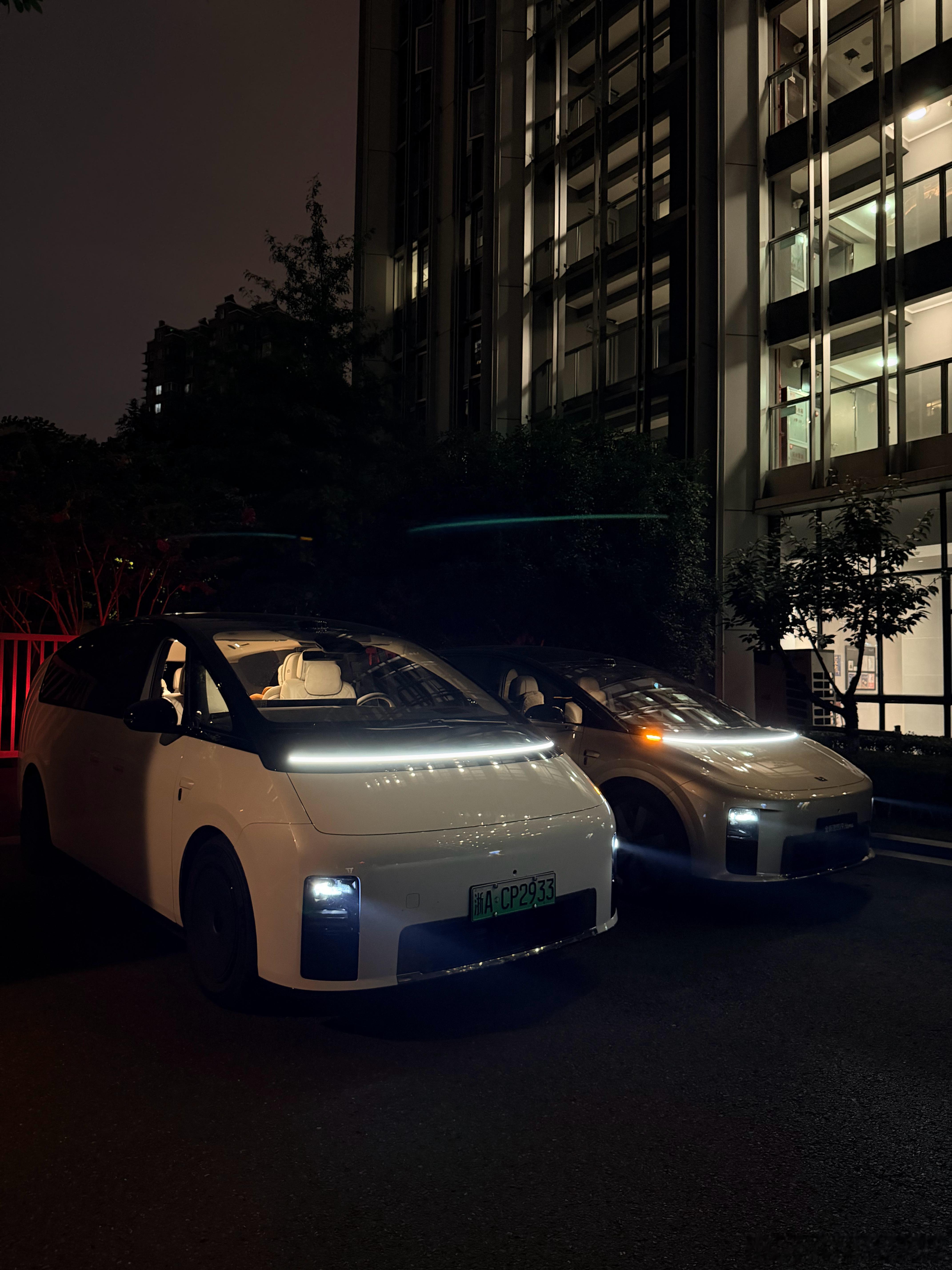 MEGA和i9同框 金色夜晚质感真不戳 ​​​