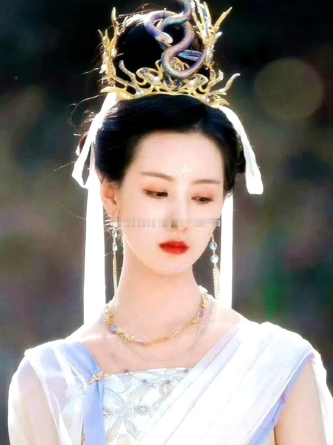陈都灵好奇怪，她演女主角就很无聊也不出彩，但凡是客串就无比惊艳 