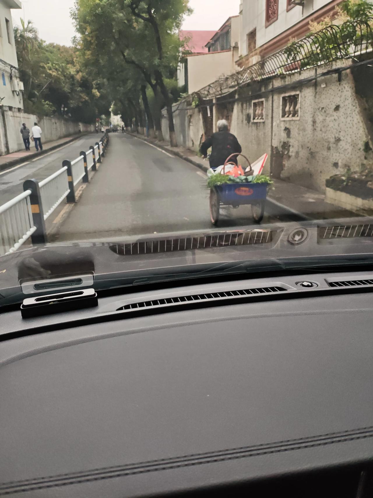快迟到了，怎么办，目测过不去[流泪][流泪][流泪]