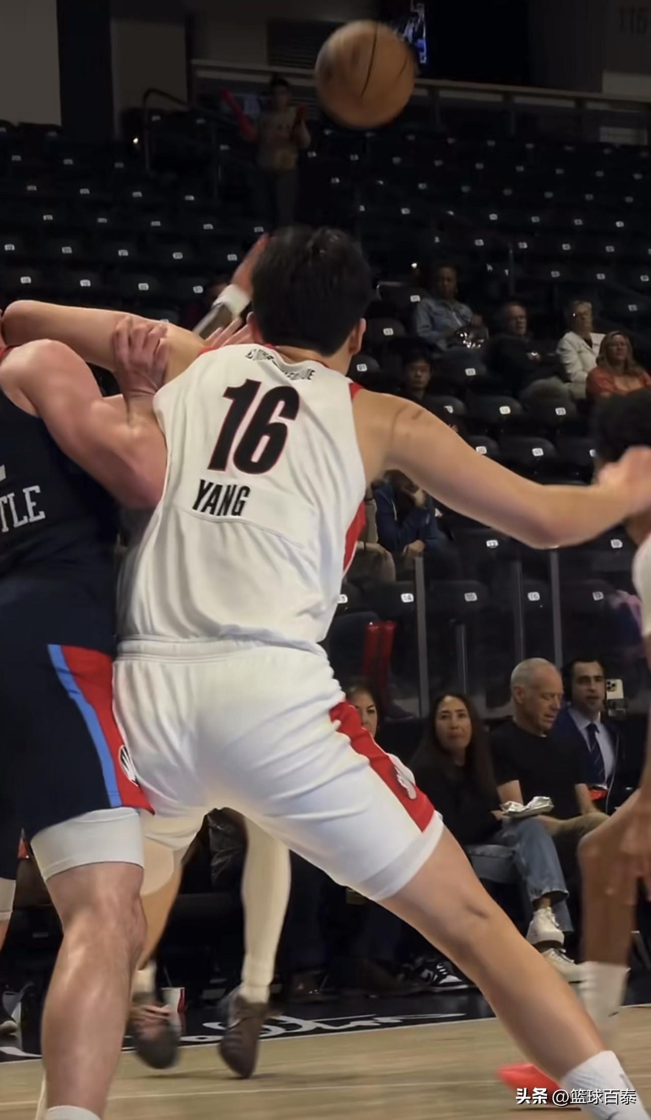 不能眨眼！各个都进，前13中13！爆砍31分，应该懂得什么是中国男篮的未来了，杨