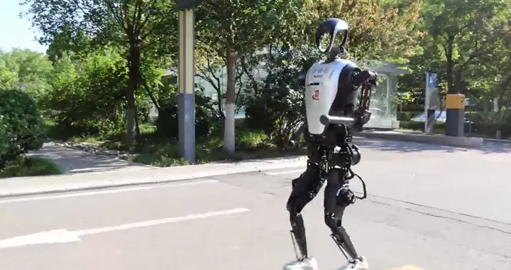 北京6G技术赋能机器人实训外场投入运行