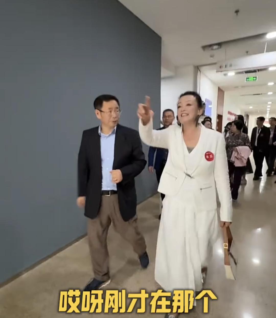 张兰真是活到老学到老永远知道什么是前沿热点，AI时代她也是与时俱进虚心学习，她说