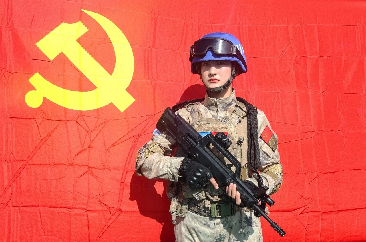 中国赴阿卜耶伊维和快反分队，竟然有两种红点镜；红点镜和枪灯的型号信息有没有人考据