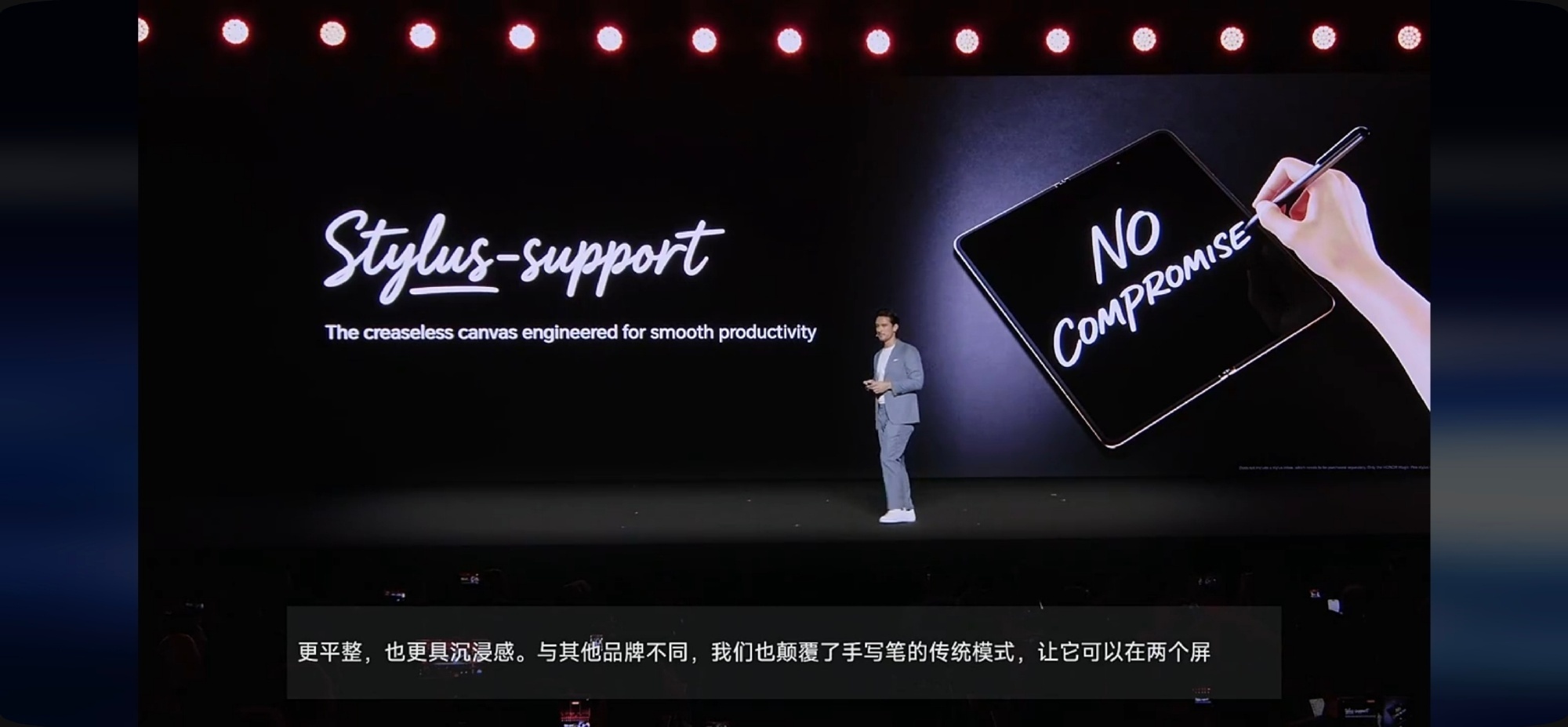 荣耀MagicV6折叠屏轻薄纪录保持者8.7mm、215g，这两个数字放在一起，