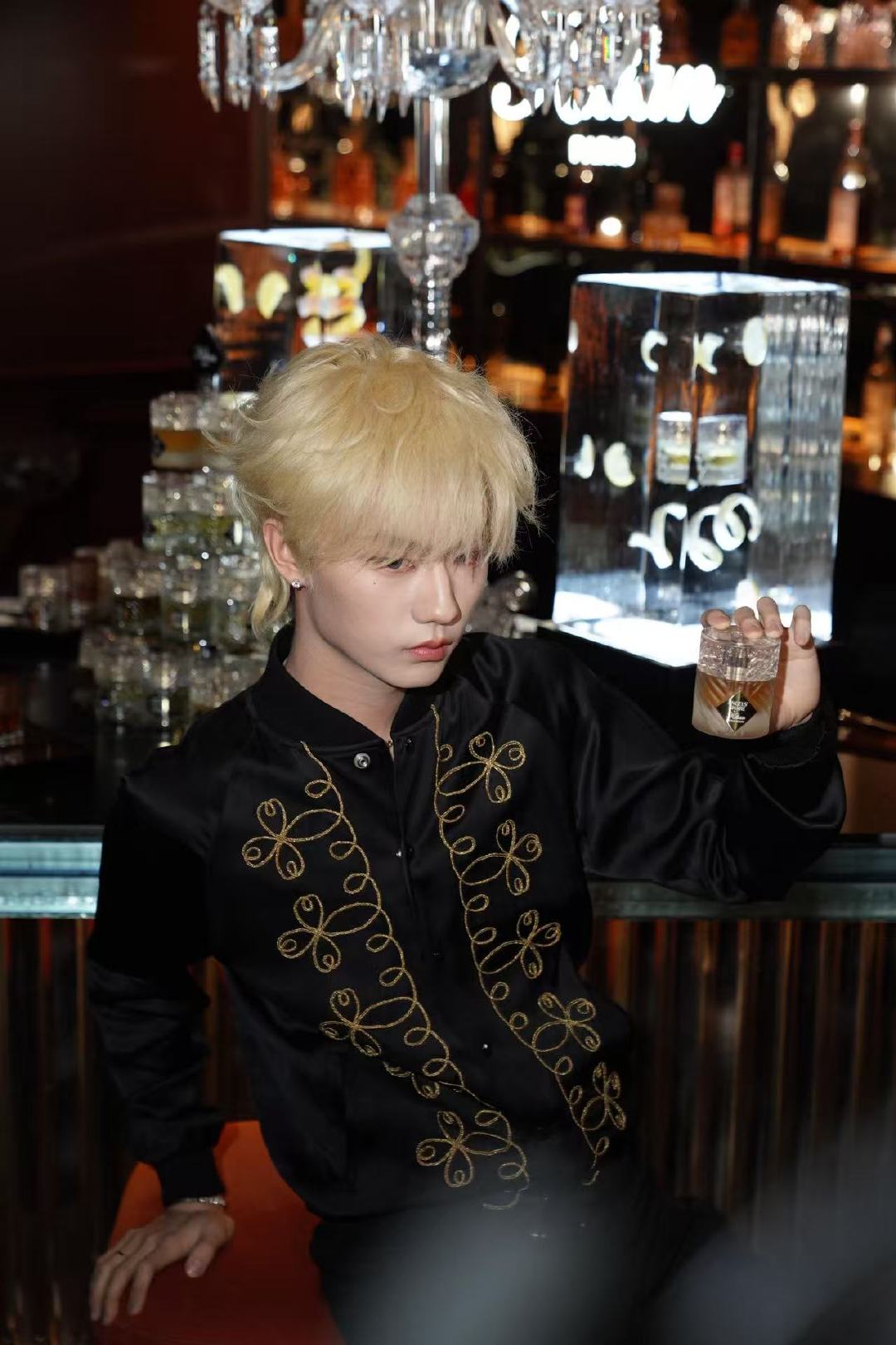 张子墨摄影师原图直出张子墨摄影师原图 张子墨帅的不管死活.. 