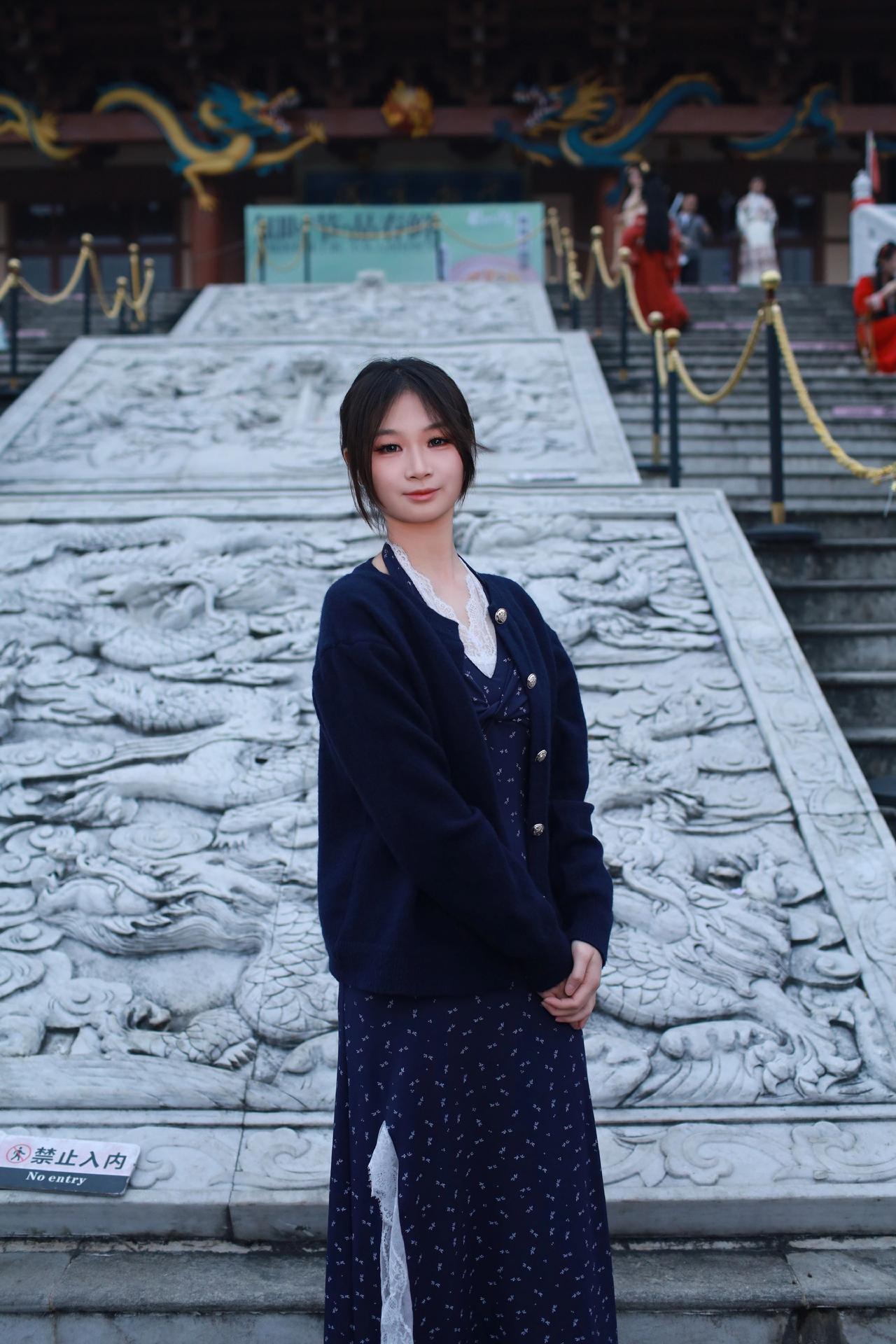 我穿上民族服装的样子 晒晒自己穿民族服饰的样子