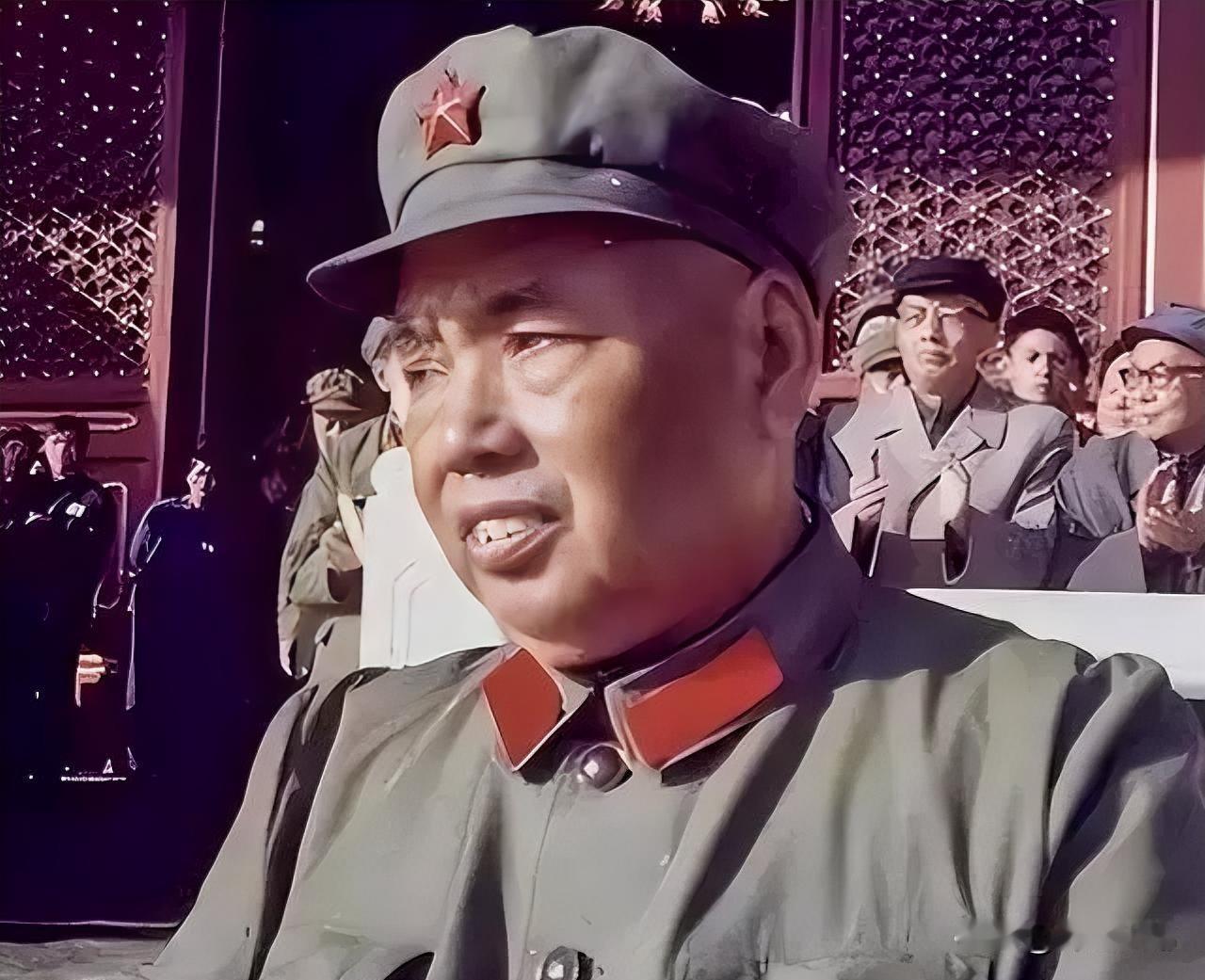 姐妹俩再次发生争执，许华山哭着向许世友告状。吃过上次苦头的许桑园心里害怕，直接躲