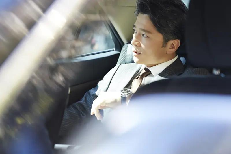 【祖峰 角色猥琐但本人儒雅】

        不是常看到有什么“老戏骨”吗，祖