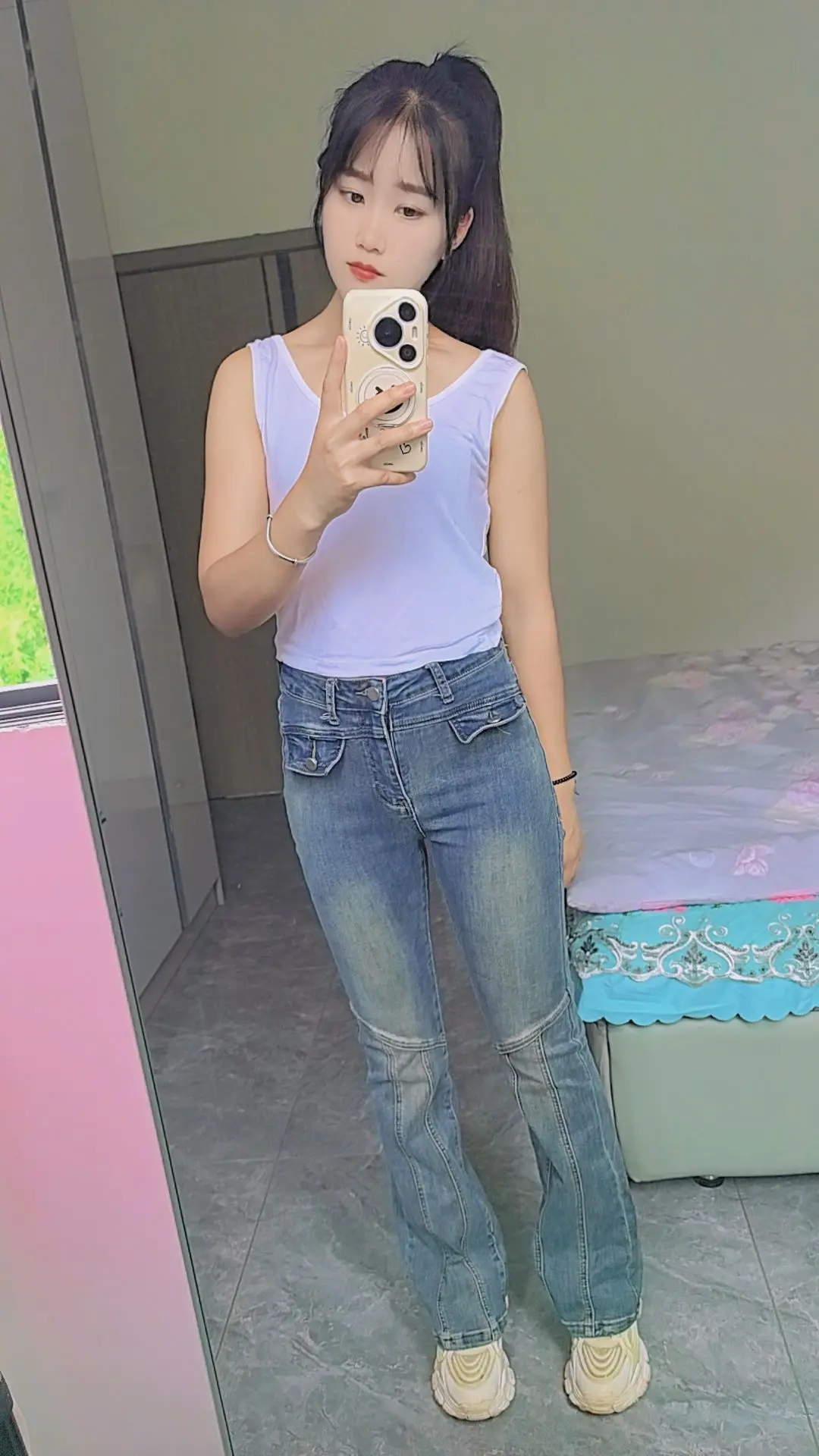 即使不见面，不说话，不发信息，心里总会有一个位置，安安稳稳的放着一个人...