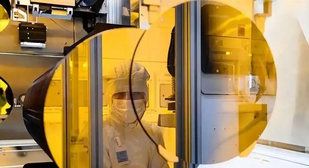 中国这步棋够狠！不跟你拼 3nm，先把 28nm 做成白菜价！

人家那边算着咱