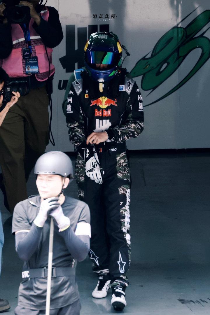 追王一博把71岁奶奶变成17岁了嘿嘿，这个王一博就这样全年龄覆盖