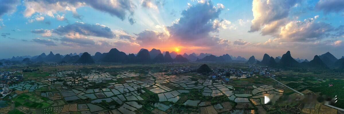 据说，天空是宁静的湖#城市漫游摄影赛##生活中的迷人光影##风光摄影圈#