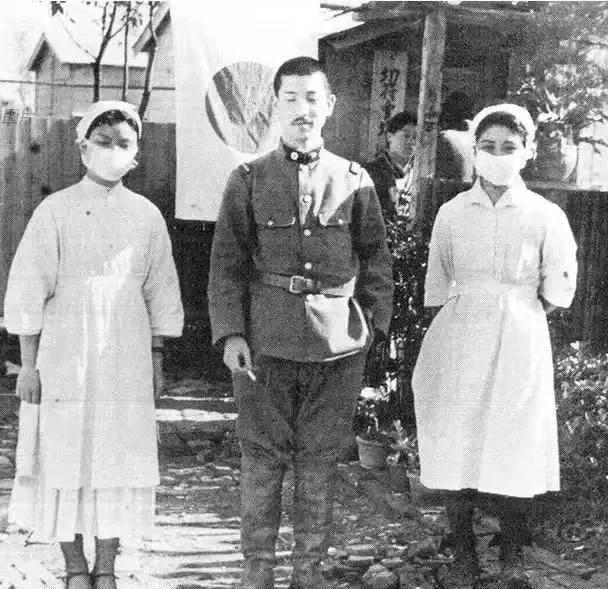 1940年胡村的伪村长杨庆三，将一位受了重伤的八路军战士送到了日本人占领的仁术医