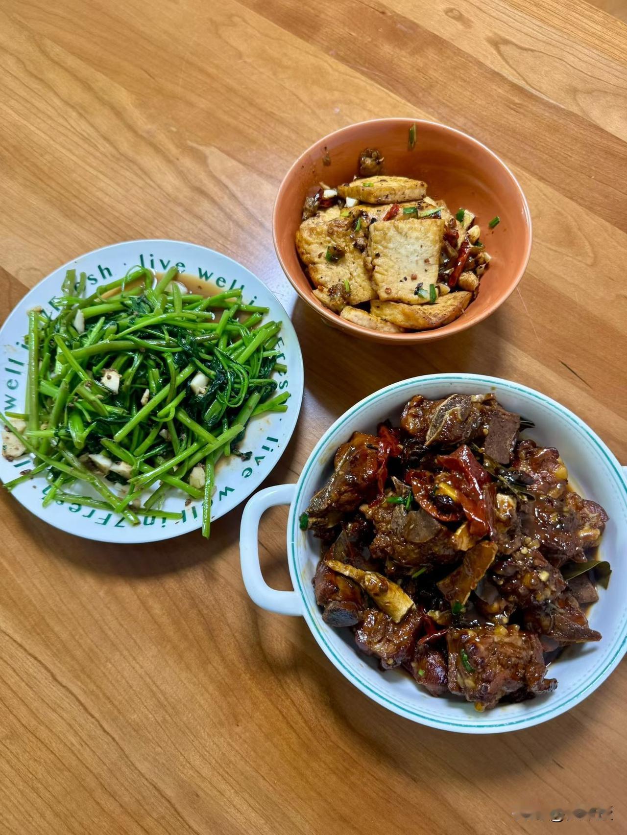 真是各牛有各命
公牛去当了插座
母牛去产奶
黄牛去卖票
红牛做饮料
丑牛去当生肖