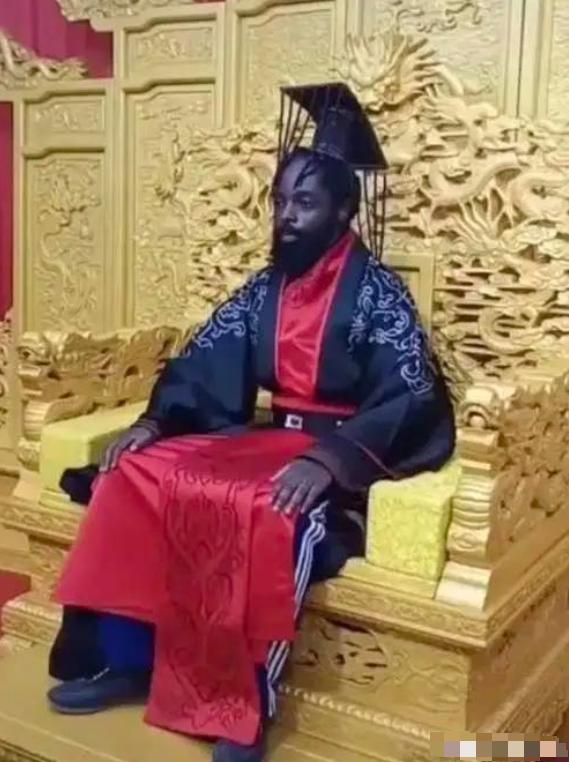 没有家贼引不来外鬼！
中国的崇洋媚外，首先是公知所控制的媒体和教育系统推波助澜！