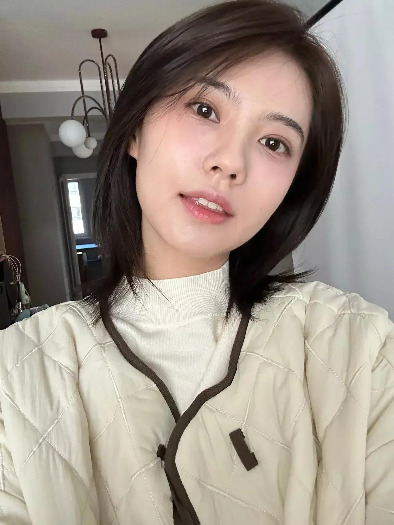 现在的年轻男人都喜欢岁数大点的女人吗？虽然有点排斥，但内心还是挺高兴的，觉得自己