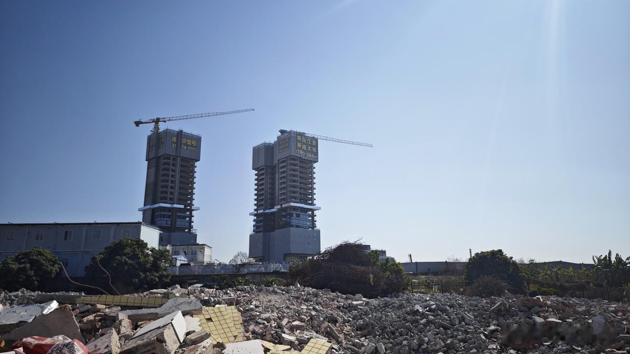 南沙壹号果然是冲着顶豪去的，看着外立面竟然是全玻璃幕墙？？？太敢了吧。
楼盘的预