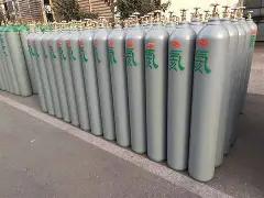 新华社消息，依据《中华人民共和国对外贸易法》有关规定，商务部、海关总署决定对氦气