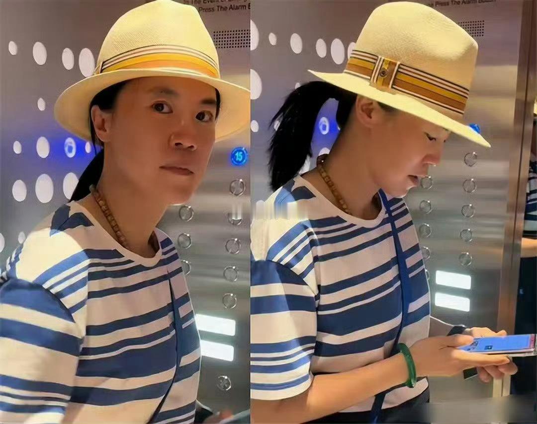 王楠这1800万的镯子，公共场合都戴着保护套 这种买来还有什么意义 