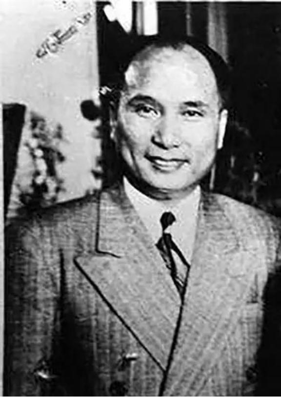 在天津战役中，解放军将城围得水泄不通，蒋多次派专机接应市长杜建时撤离，均被他谢绝