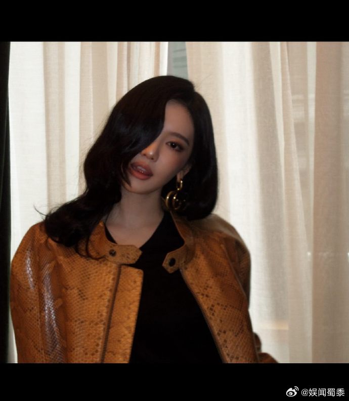 宁艺卓疑似回应争议 宁艺卓发ins疑似回应近期的争议，女王根本不在意这些！不得不