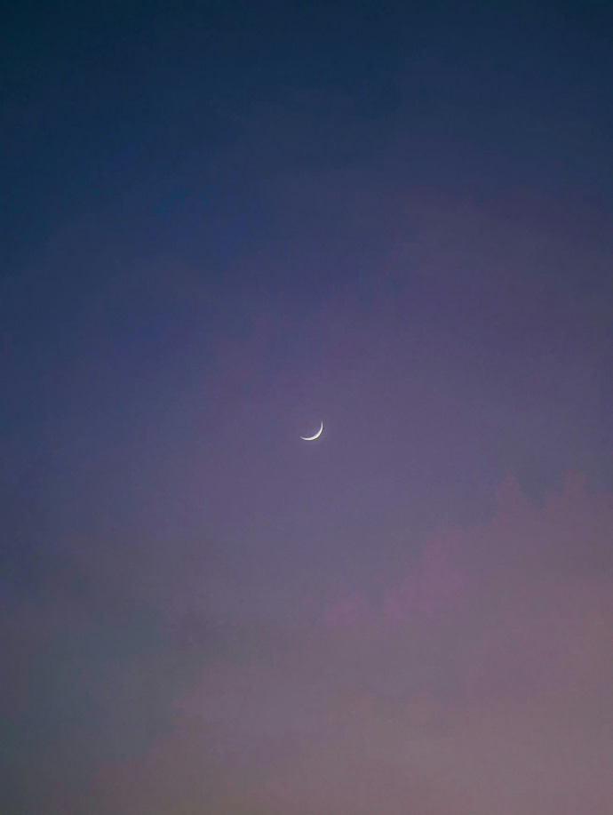 与人间寥寥月色，长眠一场。 