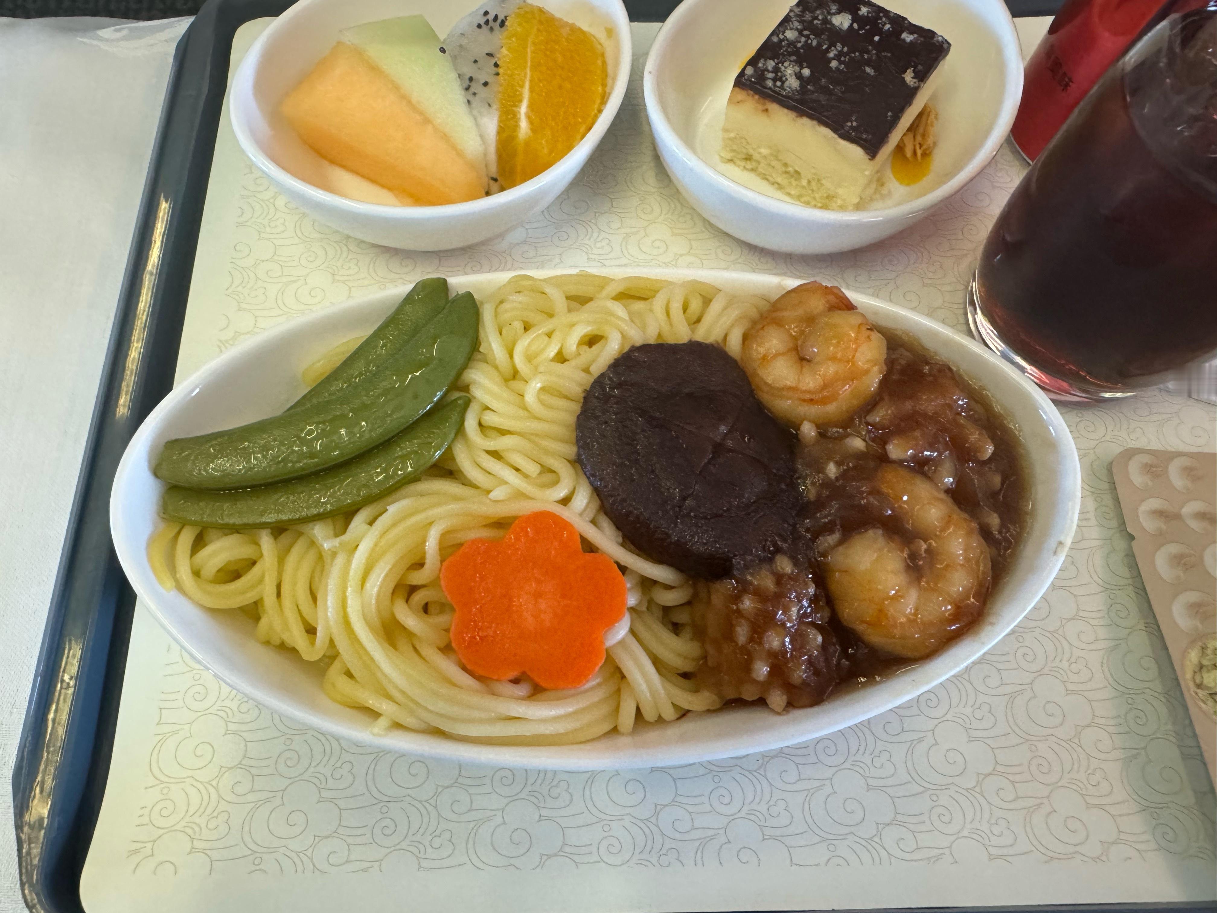 回天津的飞机餐都是海鲜捞面，还没到就感受到天津味er了。 ​​​