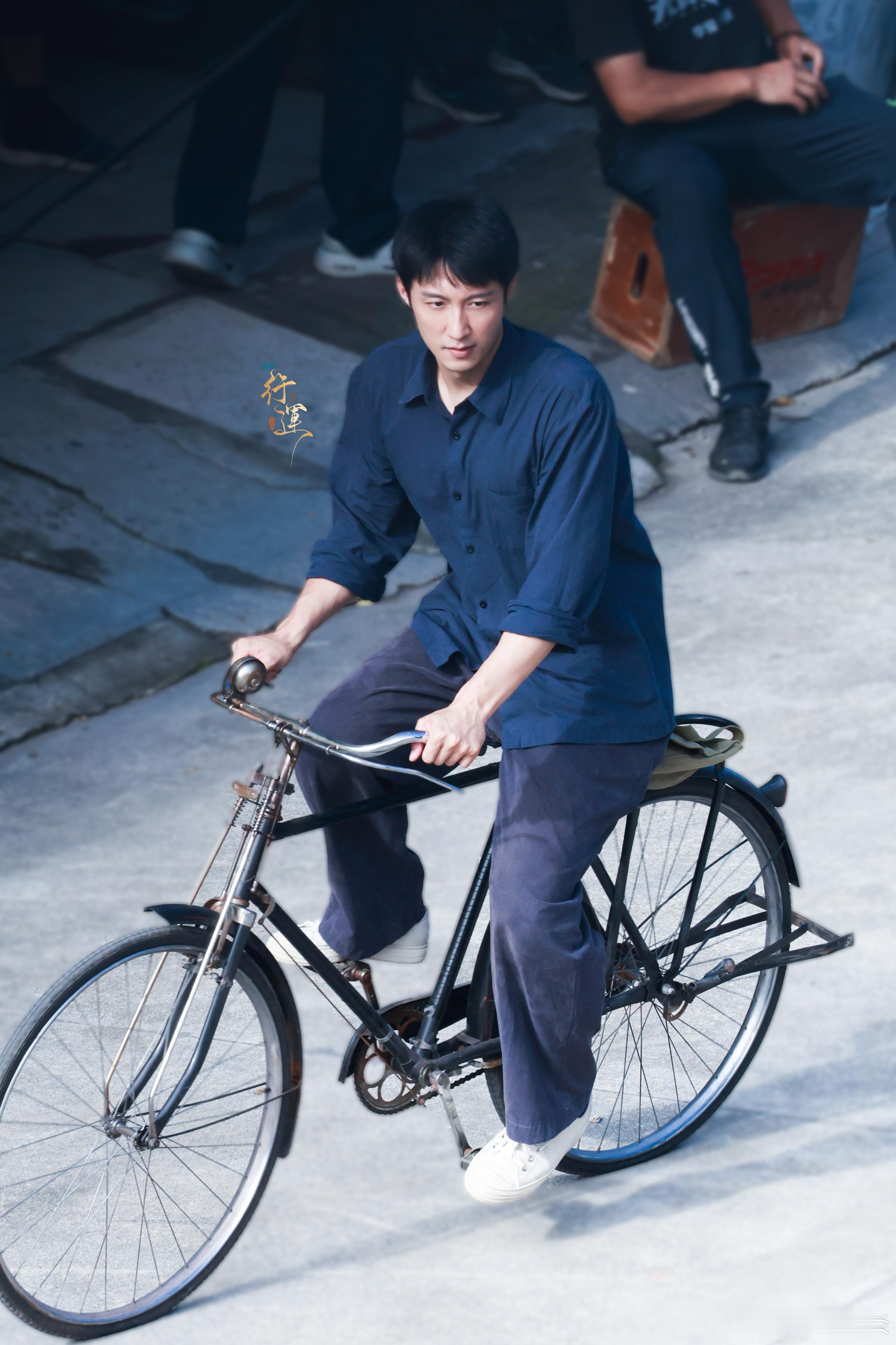 黄景瑜今年第二部央视剧 继年初《岁月有情时》之后，黄景瑜再度拿下央八男主剧《重器