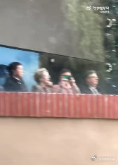 成龙 全部收进成家班成龙这反应太好笑了！网友爬树被拍，他不惊讶反而兴奋，张口就是