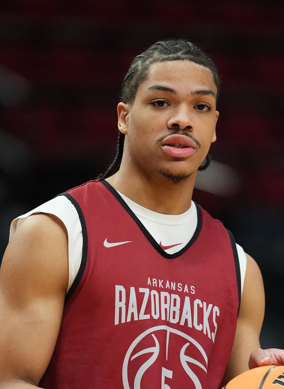 Spear：有匿名总经理的选秀前三是1迪班萨2威尔逊3Acuff。国王媒体人Ma